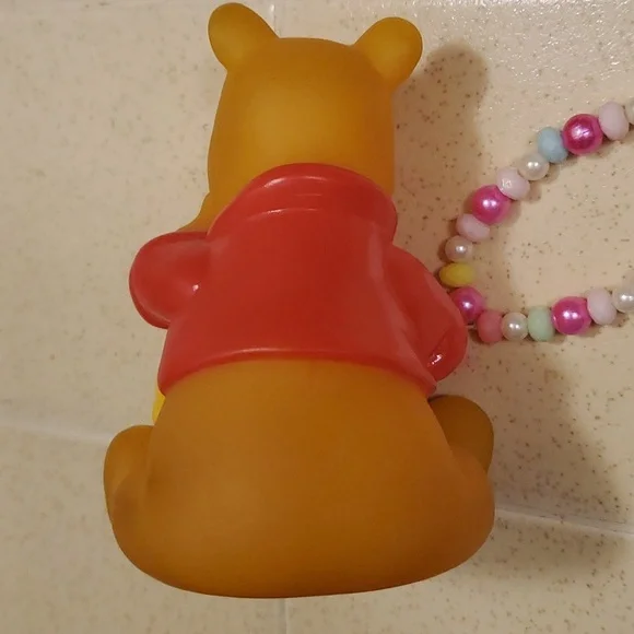 Winnie The Pooh squeeze toy & bracelet - Picture 5 of 6